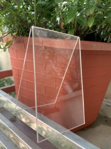 [Xưởng Mica] Kệ Mica Bảng T&ecirc;n Chữ A Gi&aacute; Xưởng – Kệ Chữ Mica Chữ V